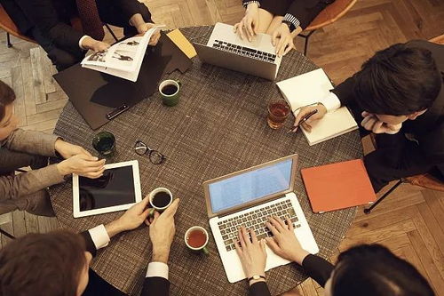 清華畢業(yè)生應(yīng)聘保姆？簡(jiǎn)歷照片竟是盜用，信息咨詢(xún)服務(wù)背后藏隱憂(yōu)